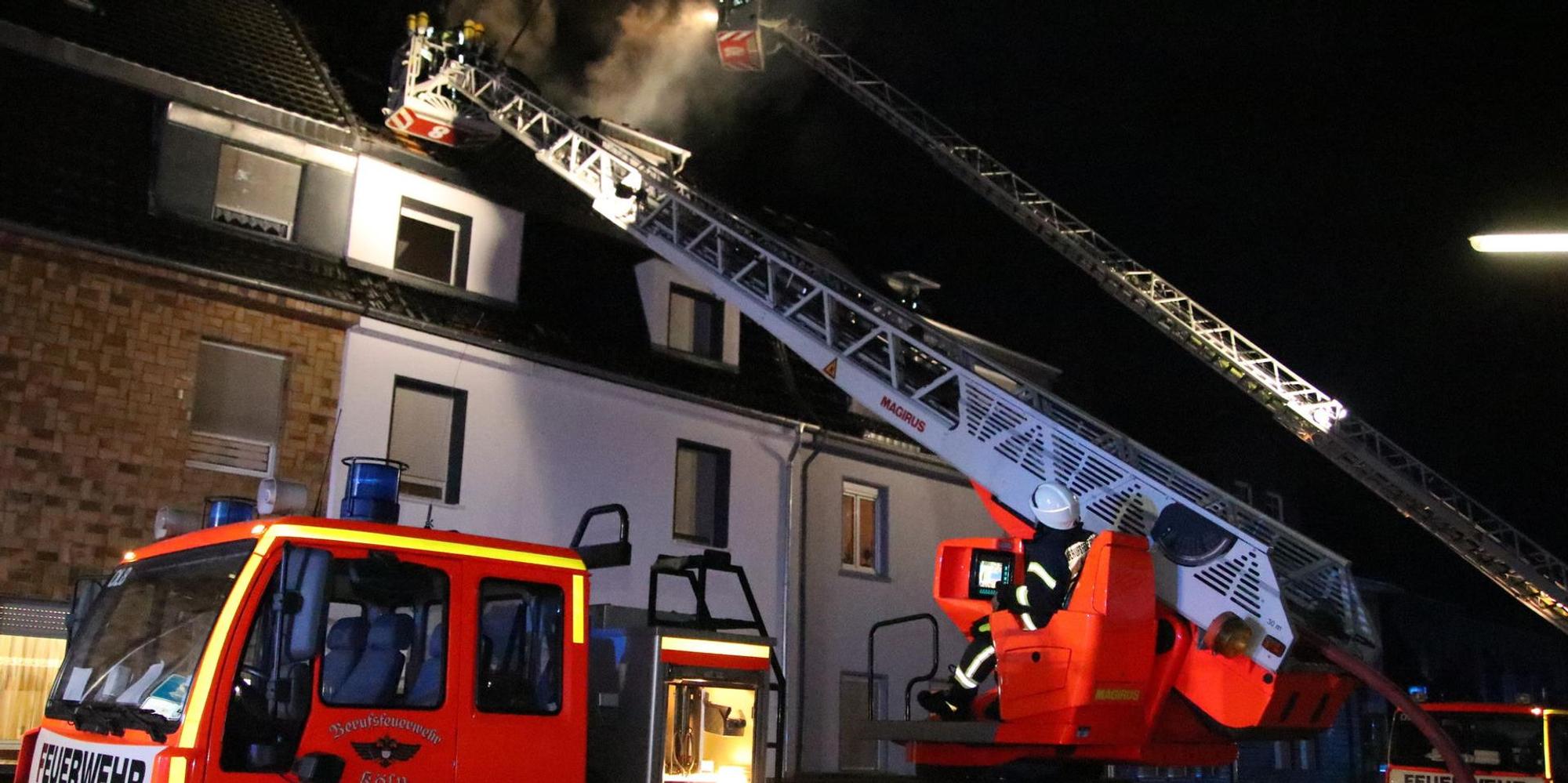 Dachstuhlbrand_Servatiusstr_Koeln_Ostheim