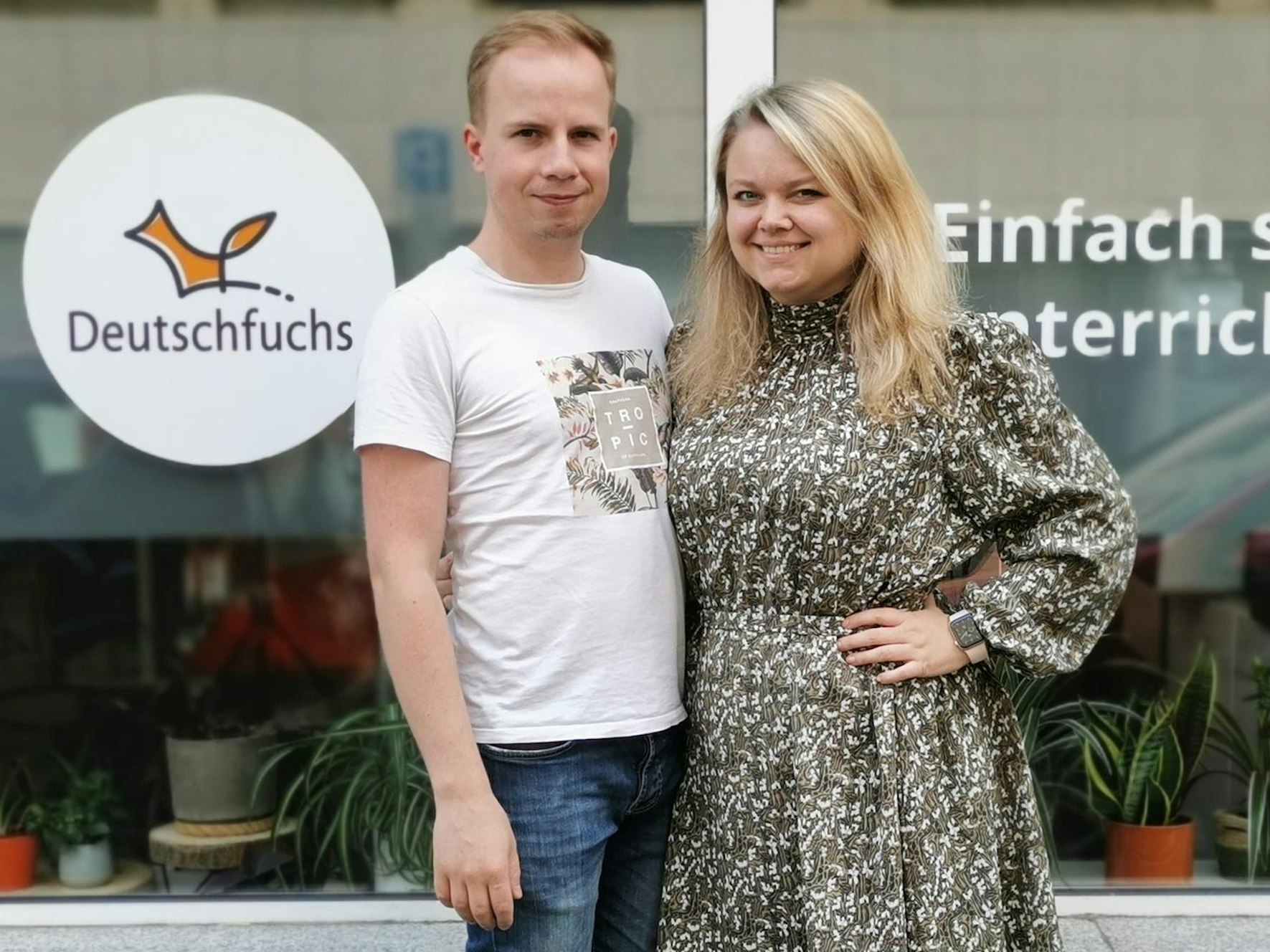 Caro_Simon_vor_Buero