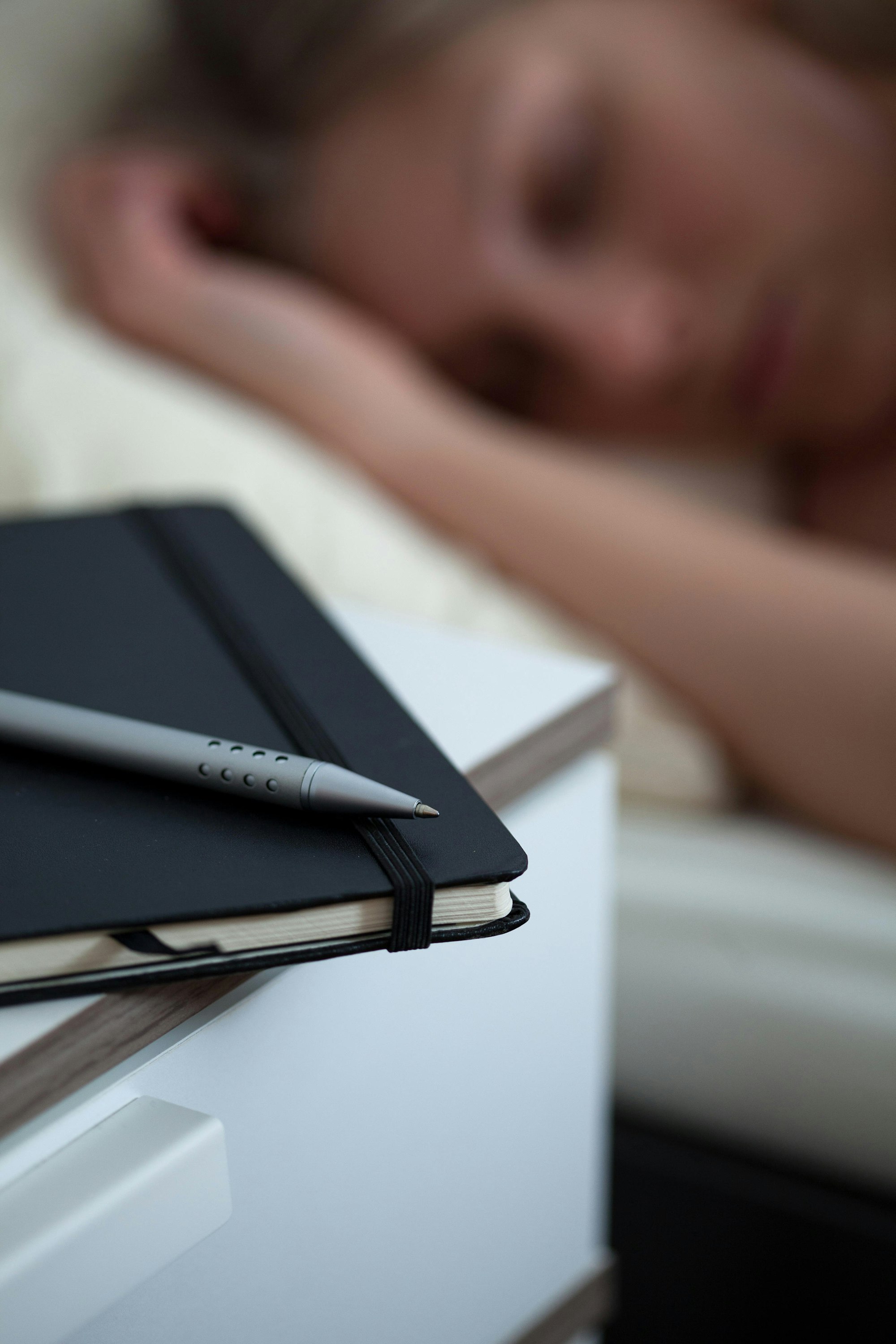 Alpträume_schlafendeFrau_Symbol_hoch