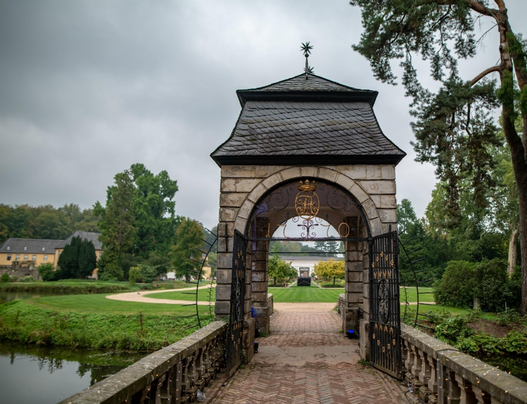 die-barockbruecke-im-englischen-landschaftsgarten-von-schloss-dyck