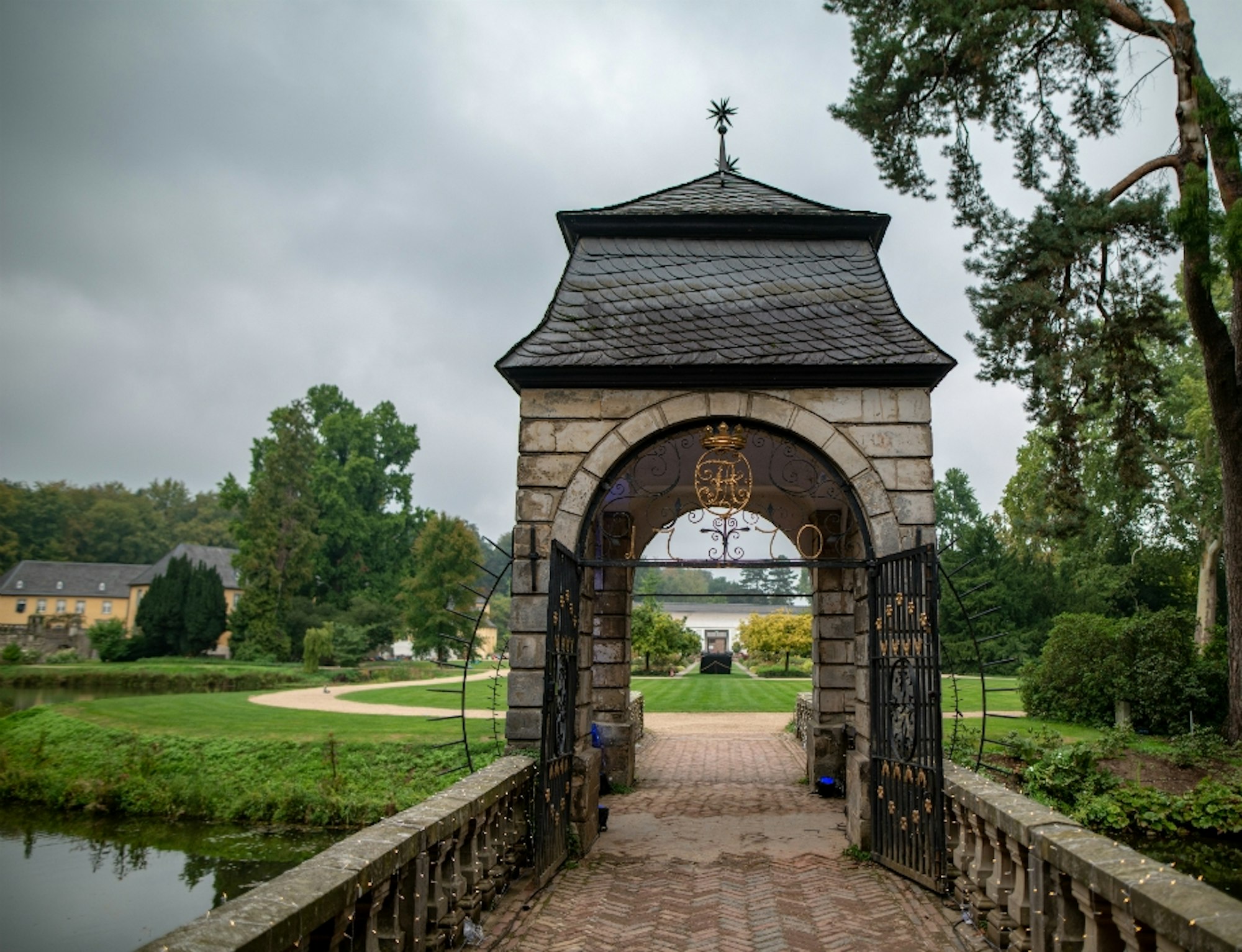 die-barockbruecke-im-englischen-landschaftsgarten-von-schloss-dyck