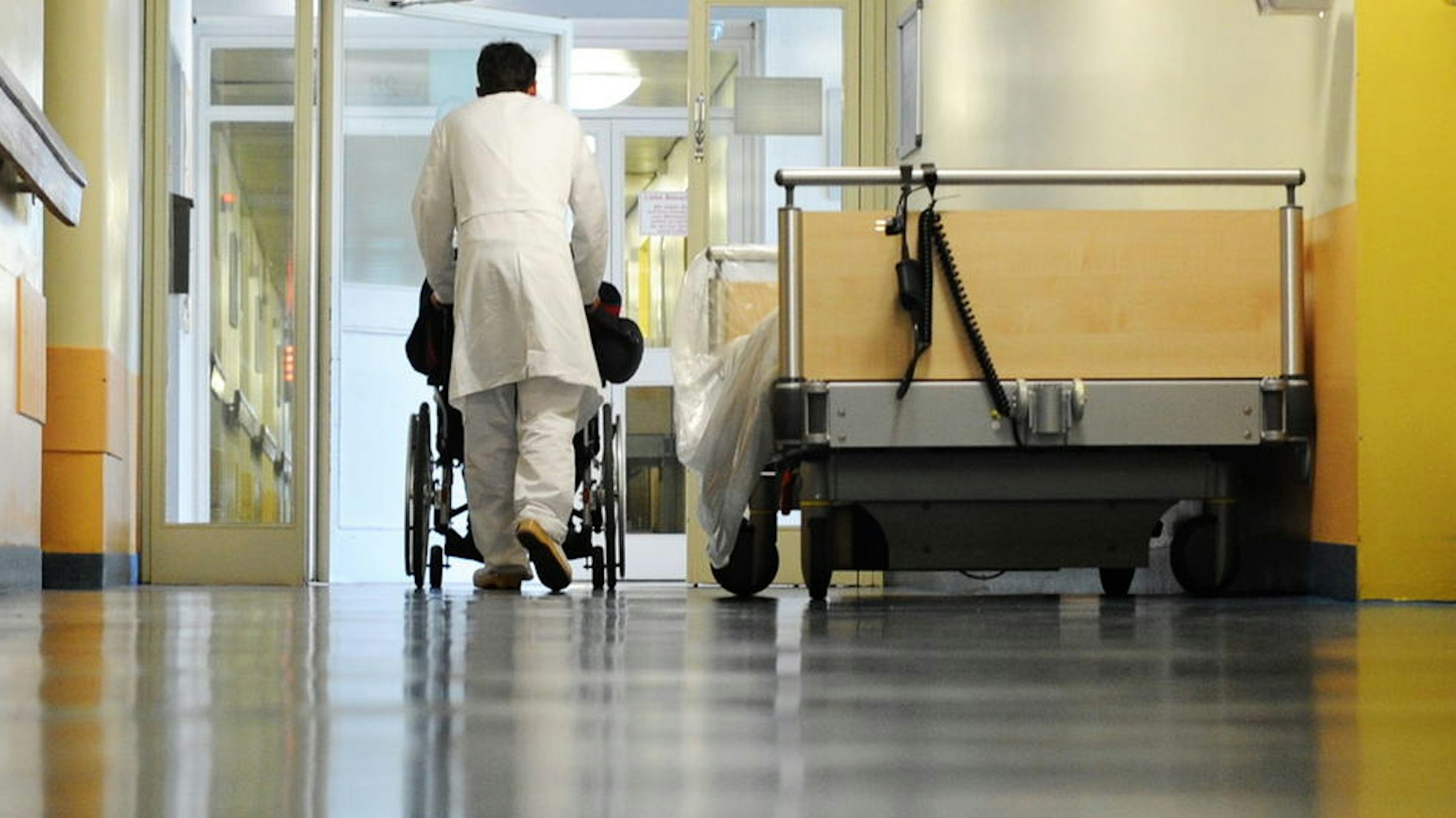 Blick in einen Klinikflur