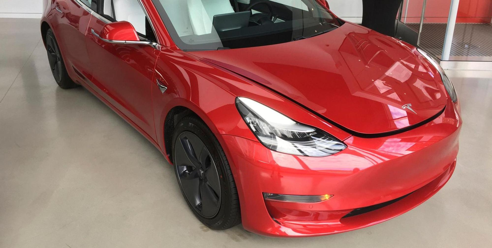 Tesla rot 270421