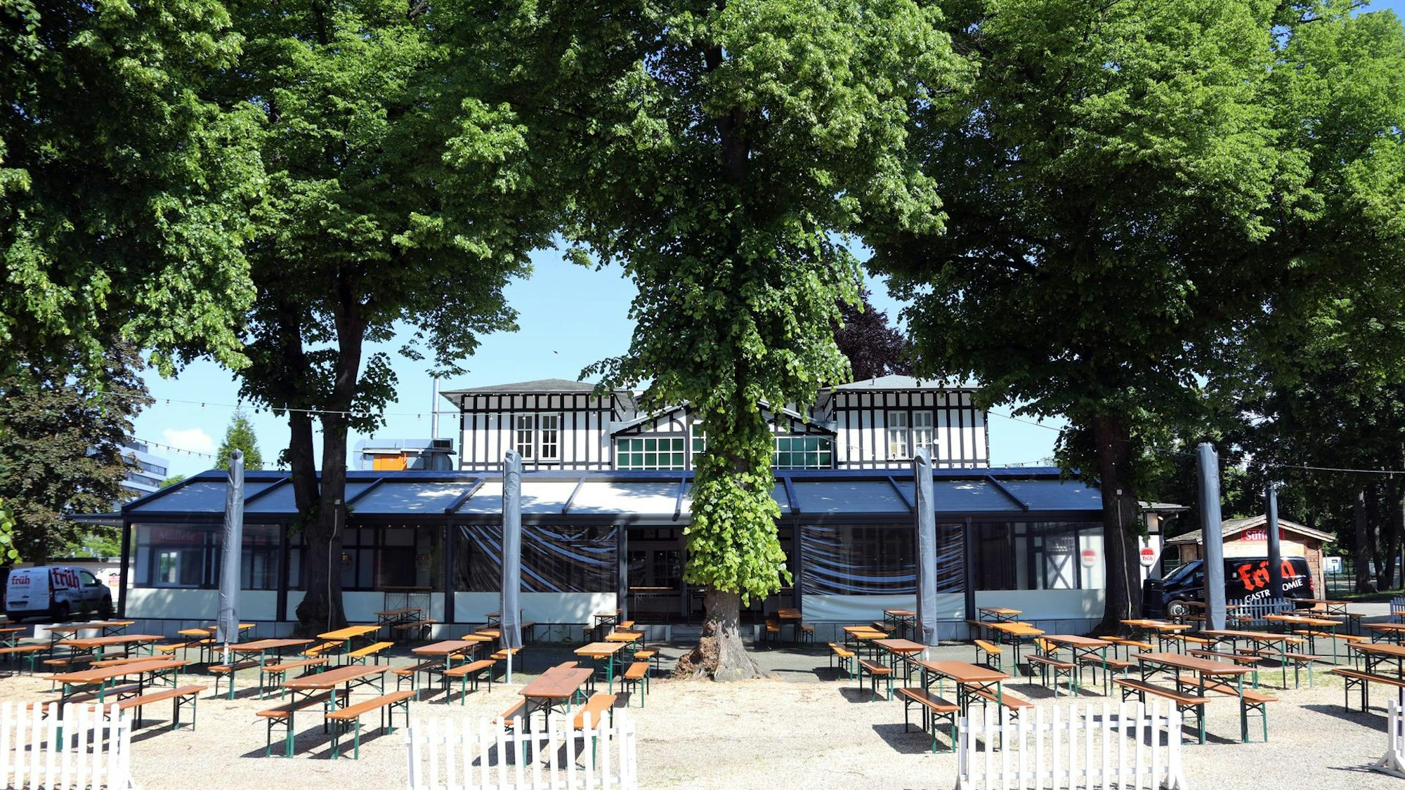 Biergarten an der Rennbahn in Köln.