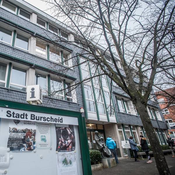 Burscheid Baumfällung Rathaus