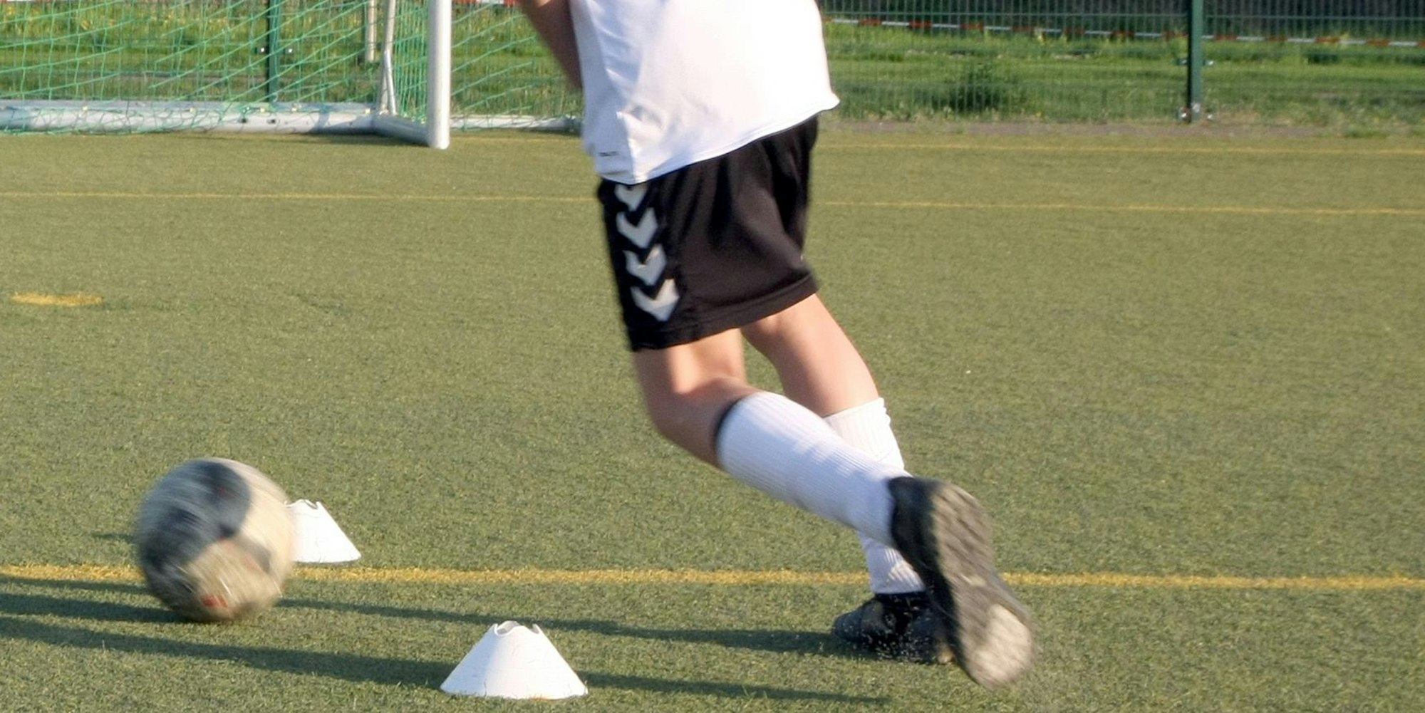 Junger_Fussballspieler