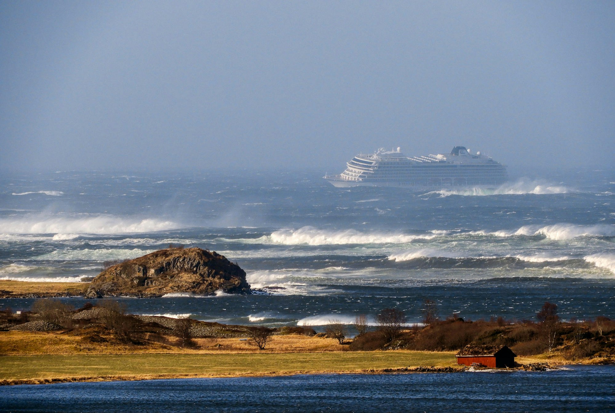 Kreuzfahrtschiff vor Norwegen in Seenot