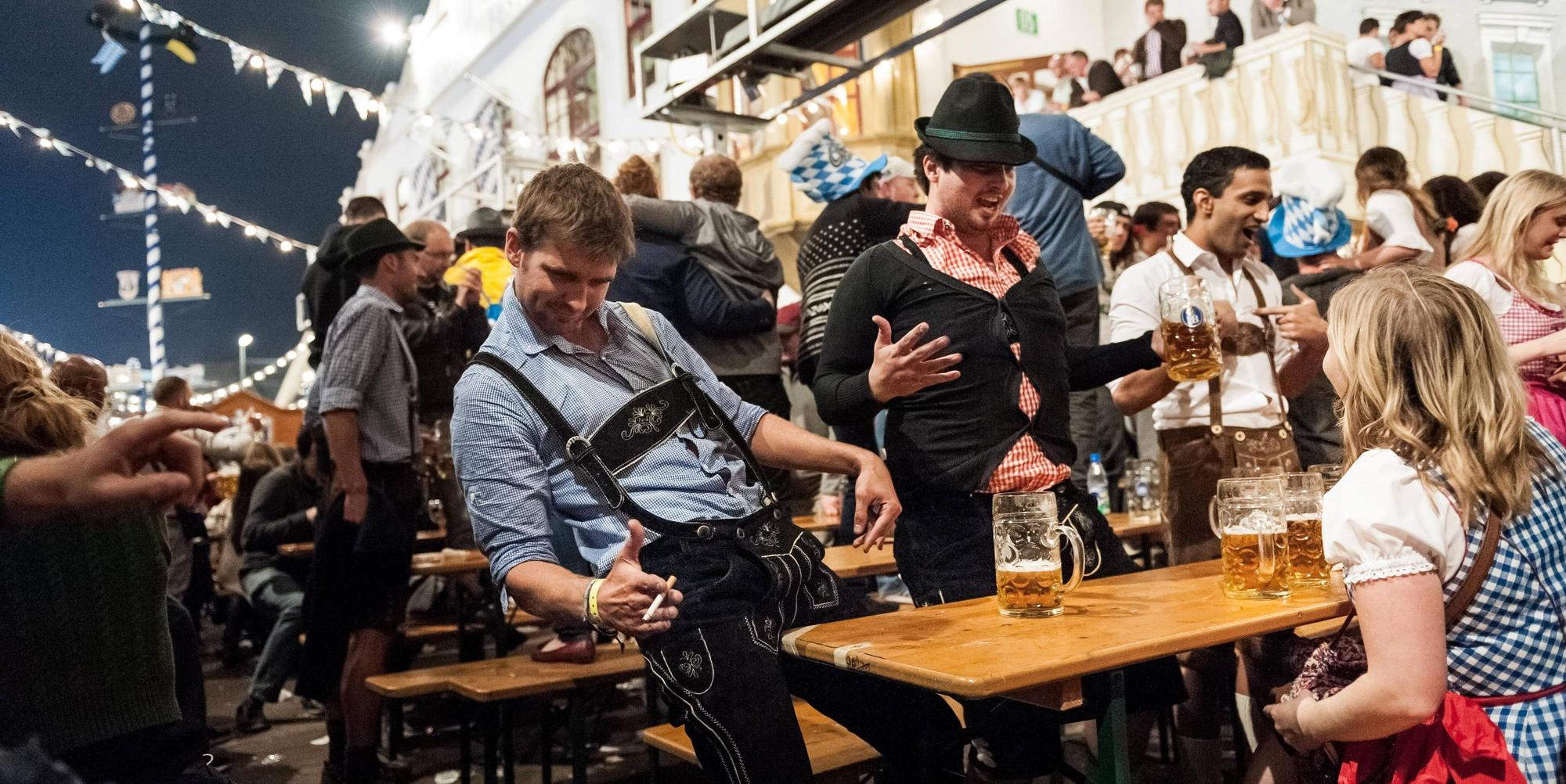 Oktoberfest betrunken tanzen singen