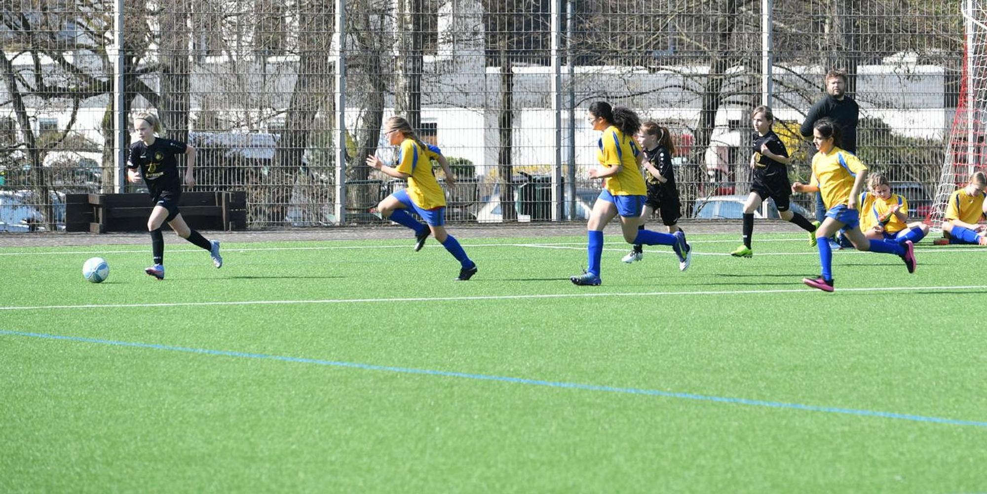 20220324_OWN_Schulfußball+auf+den+Ohler+Wiesen_OWL_6110-