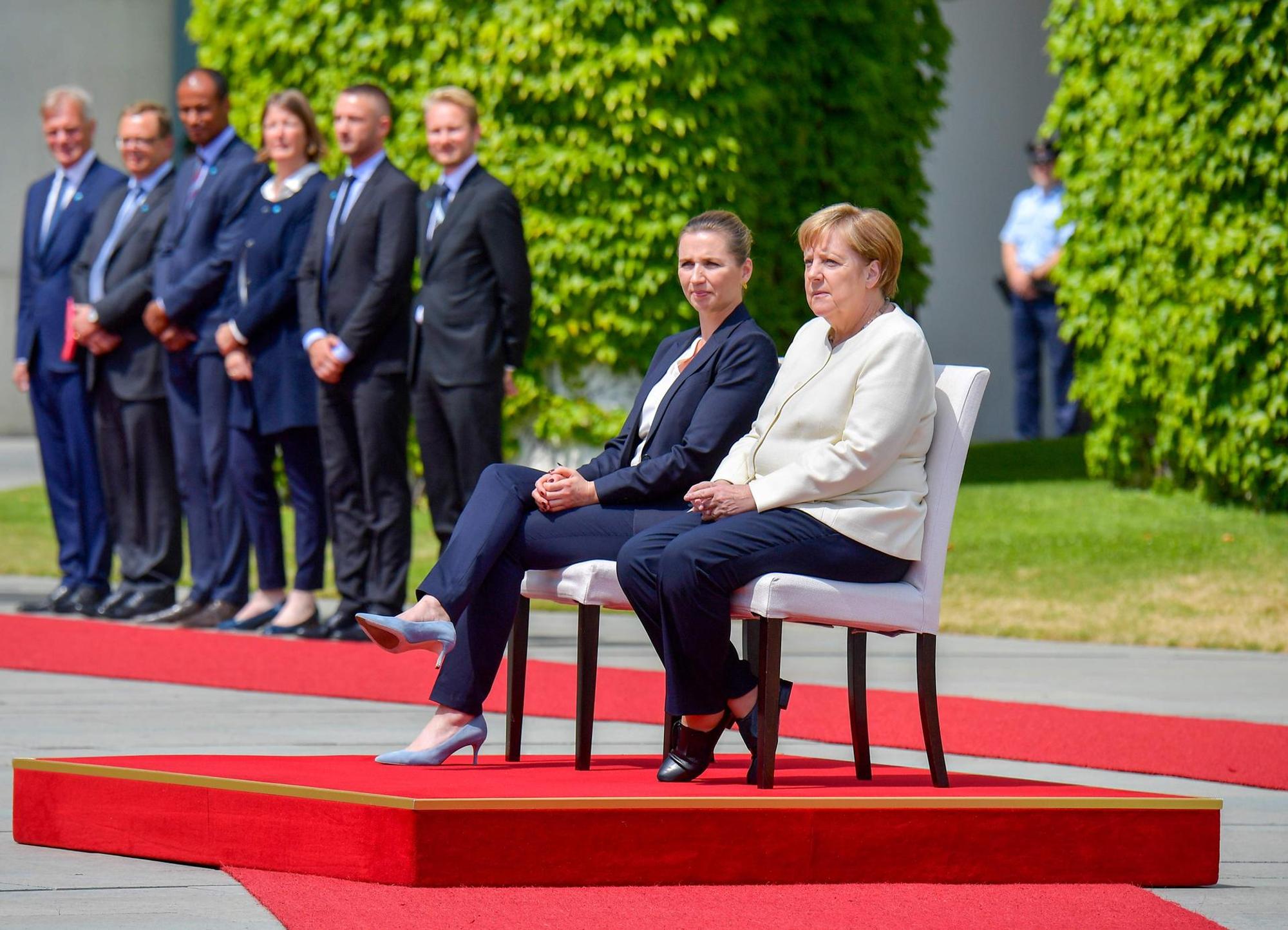 Merkel sitzt 110719