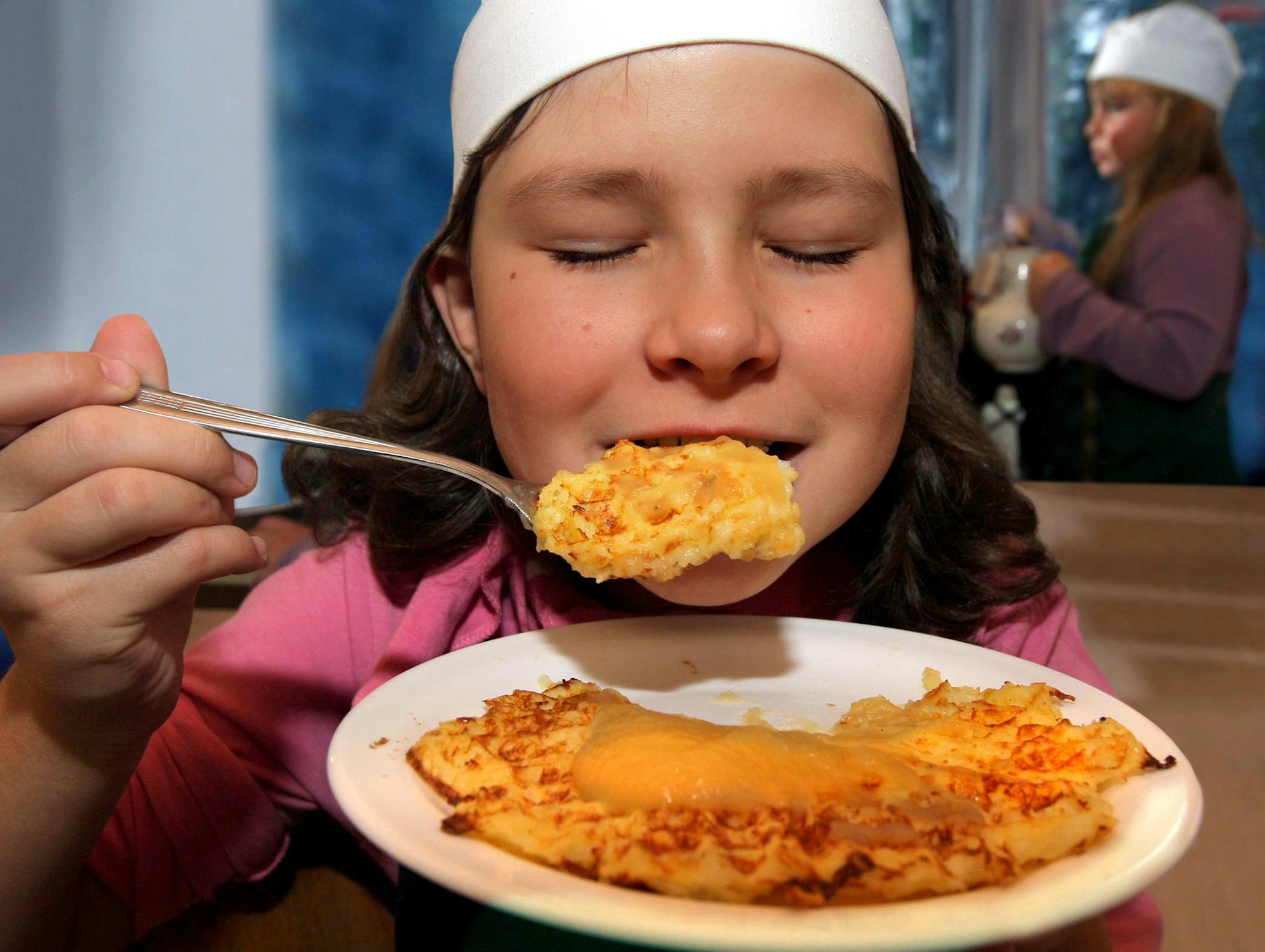 Kartoffelpuffer mit Apfelmus dpa