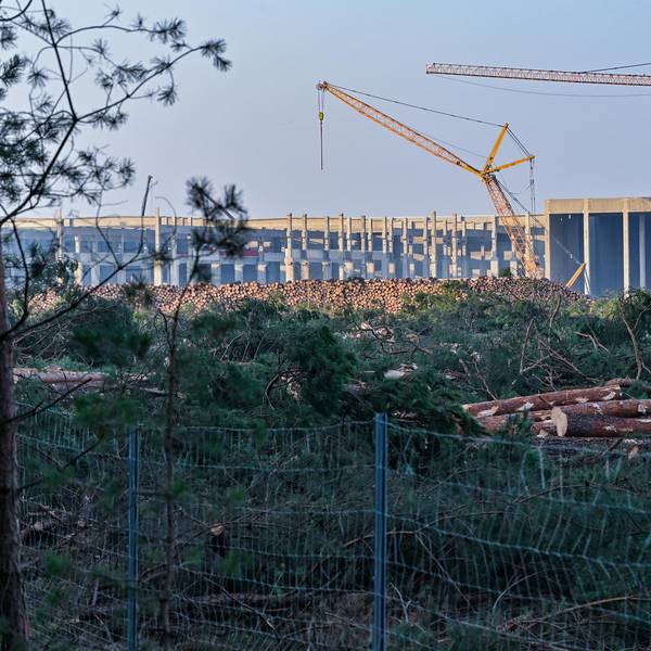 Tesla Baustelle