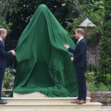 Statue Diane verhüllt