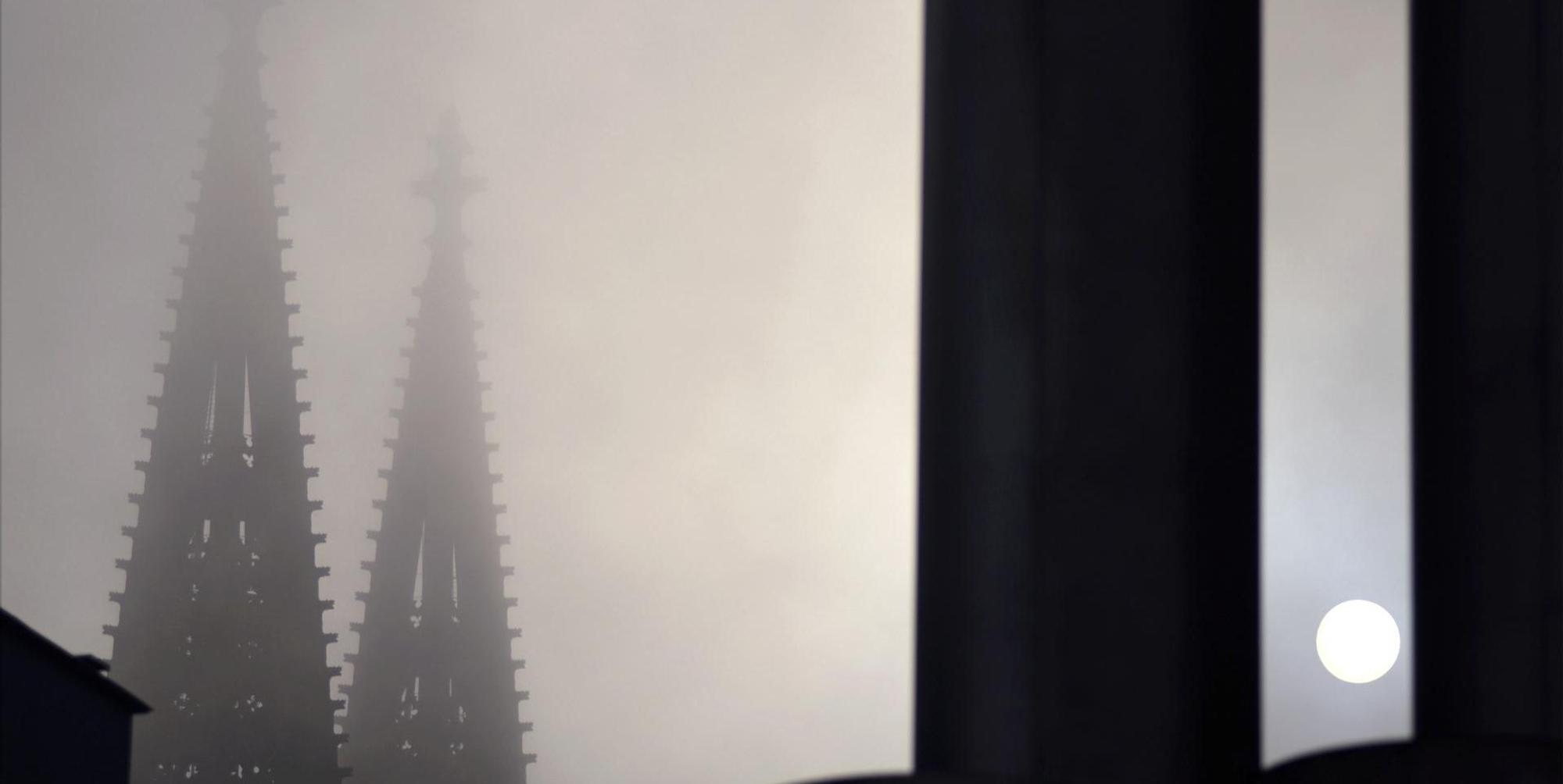 kölner dom nebel