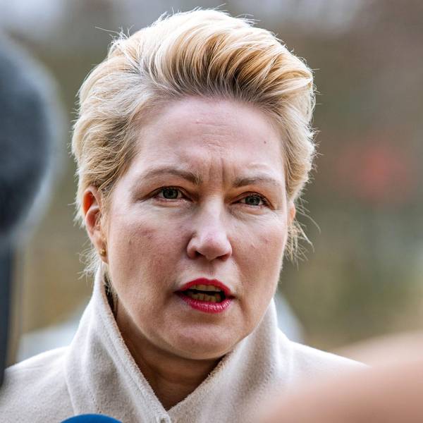 Manuela SChwesig 010222