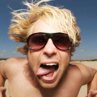 urlauber_mann_verrueckt_imago