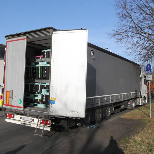 Lkw_mit_Fluechtlingen (1)