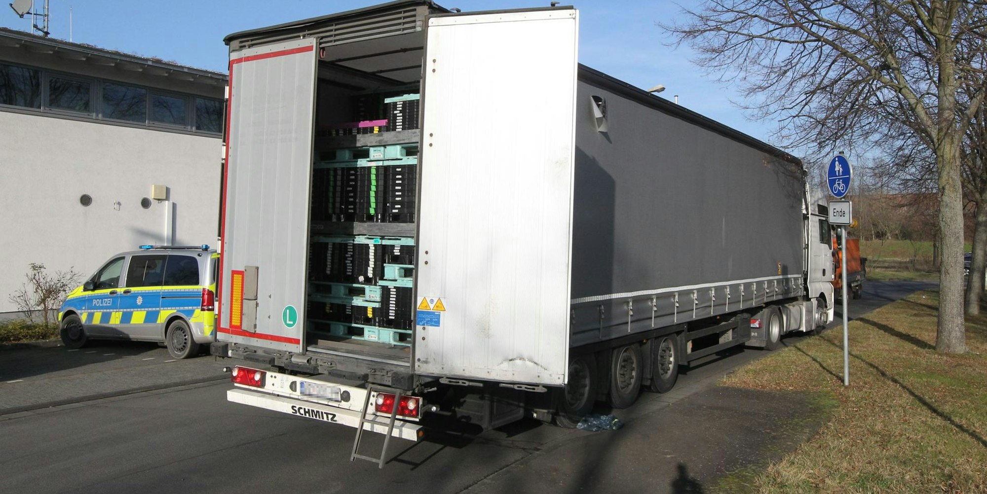 Lkw_mit_Fluechtlingen (1)
