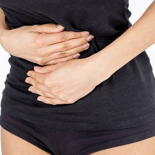 Frau_hält_sich_den_Bauch