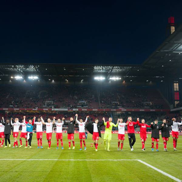 1. FC Köln WOlfsburg mit Fans