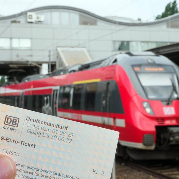 9ETicket Zug Symbolbild