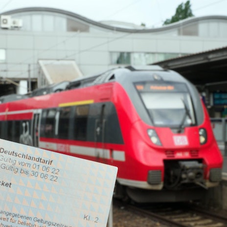 9ETicket Zug Symbolbild