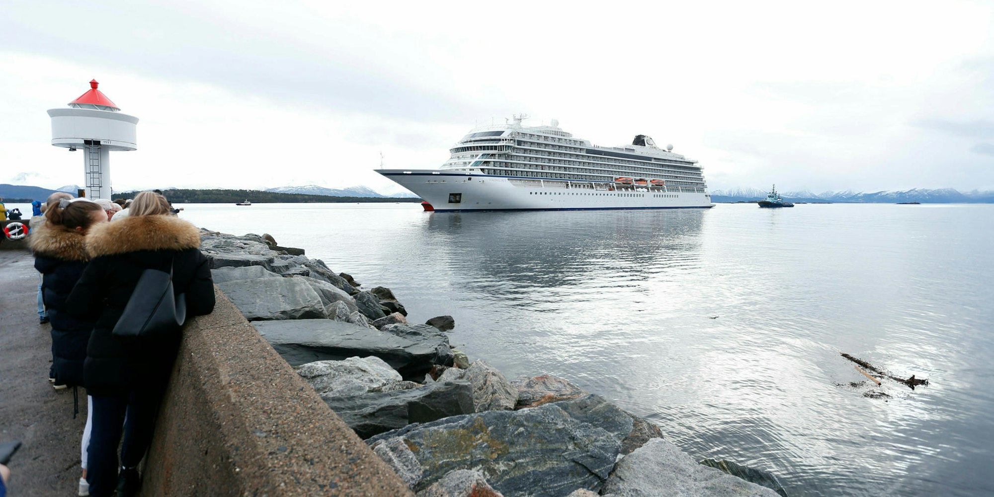 Viking Sky kurz vor dem Hafen Molde
