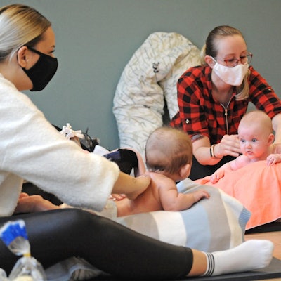 le-babymassage_(2)