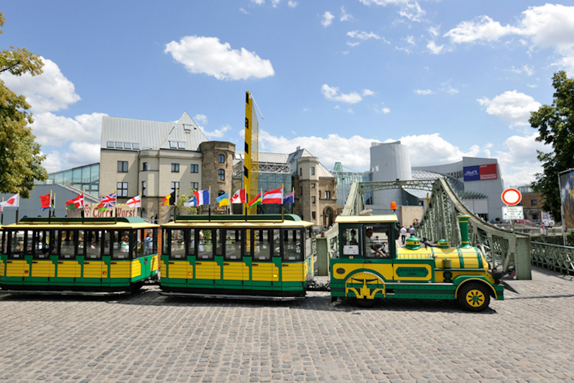 Wolters_Bimmelbahn_Zug_Stadtrundfahrt_Koeln_Schokoladen_Museum