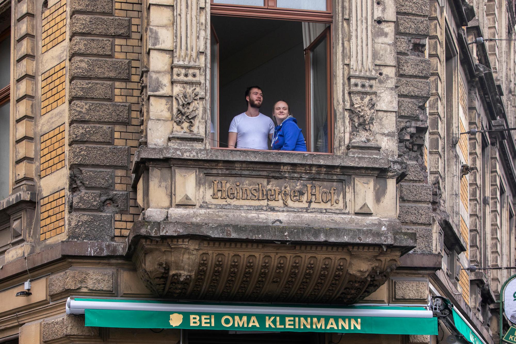 11.11. Menschen am Fenster
