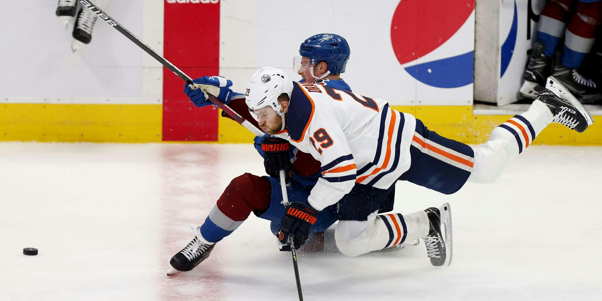 Draisaitl un Makar (1)