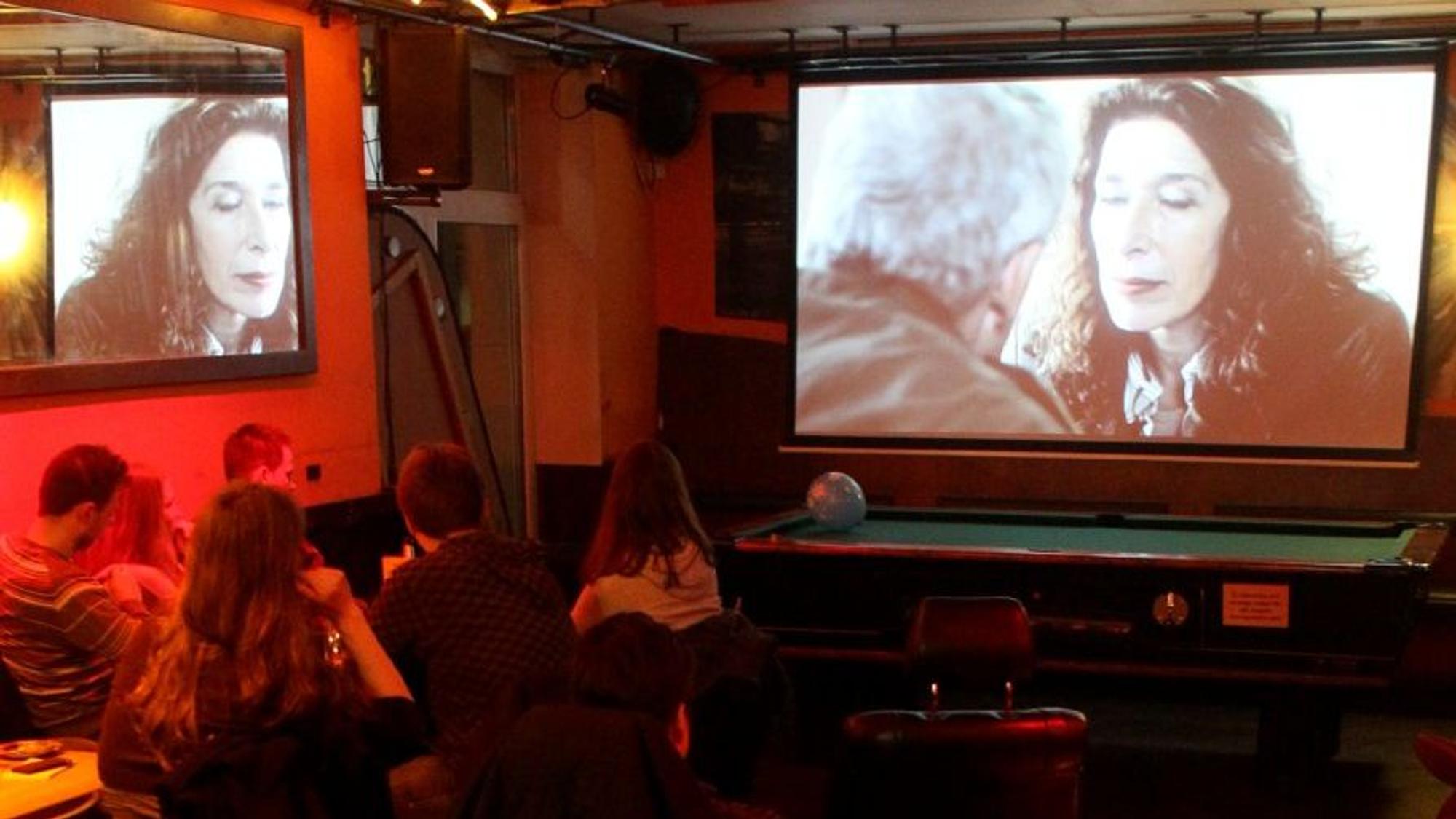 „Tatort“-Rudelgucken in der Tankstelle.