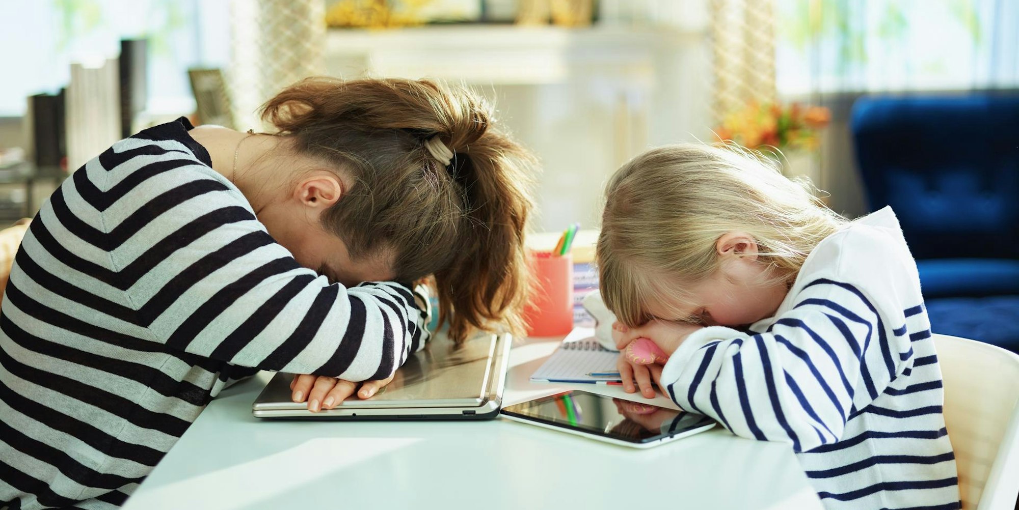 Symbolbild Mutter Tochter Lockdown