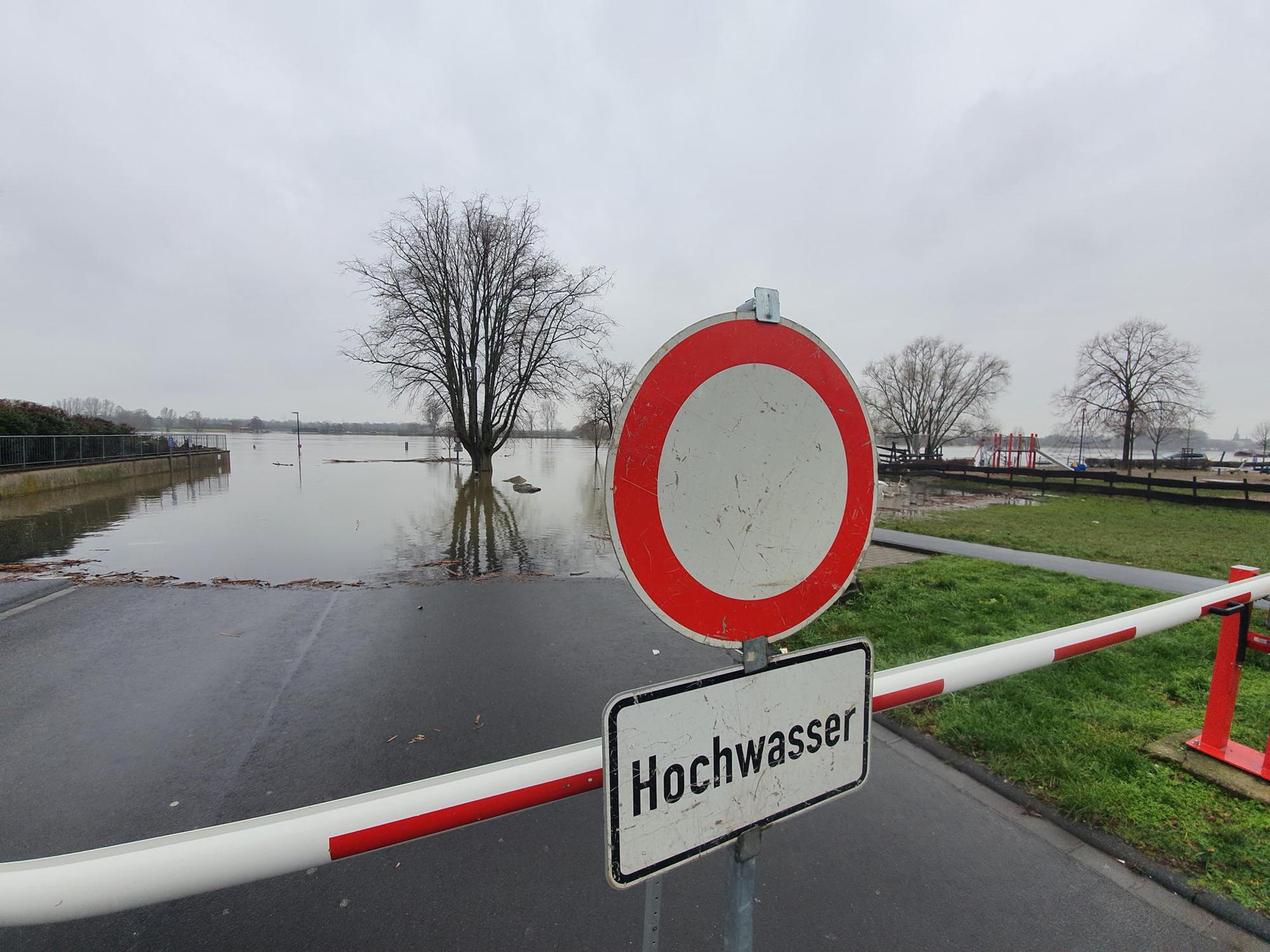 Hochwasser Niederkassel 1 010221